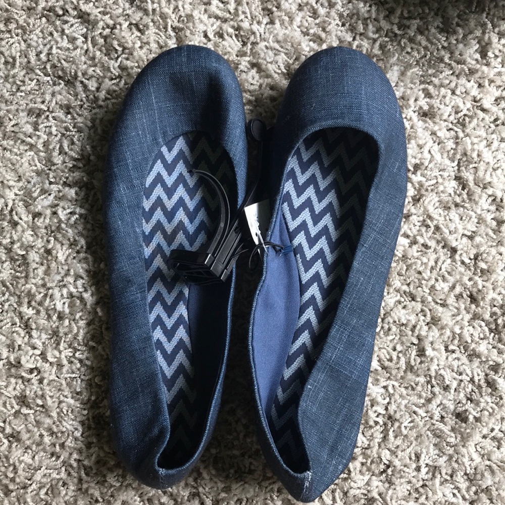 Walmart- NEW flats